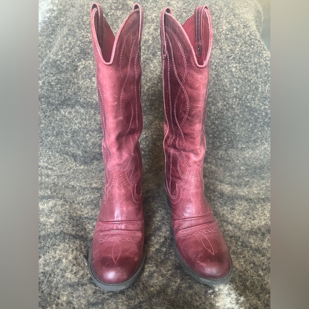 Red Leather Western Cowboy Boots Very Comfortable and Flattering